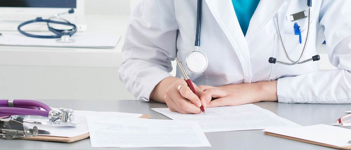 Clínica Delta Médica firmar documento